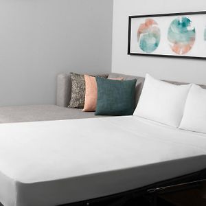 One-Bedroom King Suite