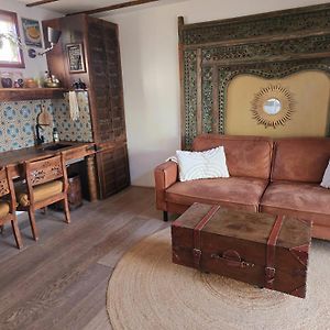 House Boat Studio With Waterfront Terrace