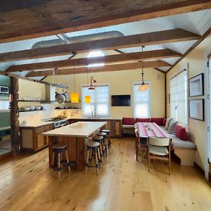 Magical Post And Beam Loft Downtown Newport!
