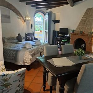 Deluxe Studio