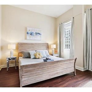 Amazing Condos Beautiful View 2 Blocks To French Quarter, Small Rooftop Pool, Gym, Seanger Theater, Super Dome, And Bourbon St