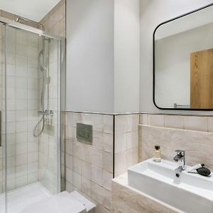 Studio Apartment Queen Bed