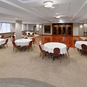 Ramada By Wyndham Milwaukee
