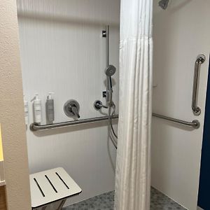 Queen Room Mobility or hearing accessible