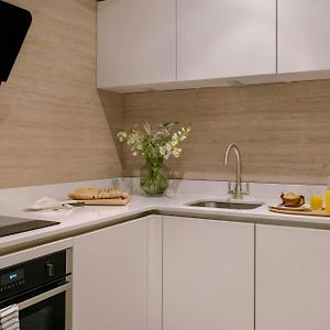 Studio Apartment Double Bed No View