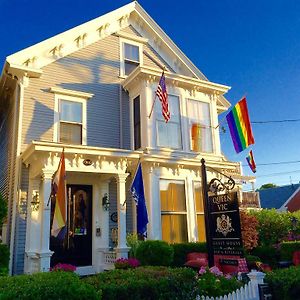 Queen Vic Guest House (Adults Only)