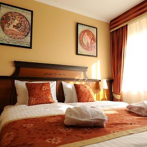 Classic Queen Room