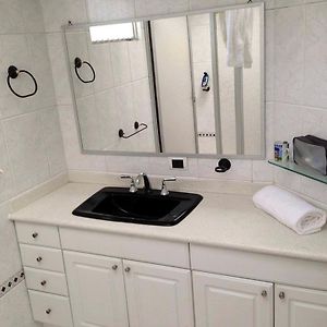 Budget King Room