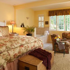 Deluxe Second Floor King Suite
