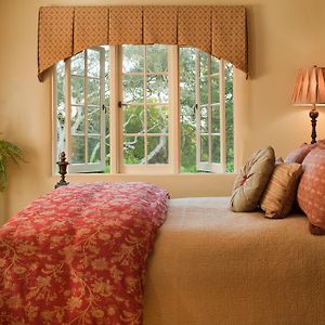 Deluxe Second Floor Queen Suite