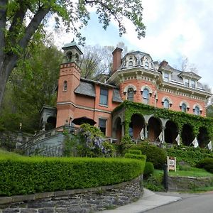 The Harry Packer Mansion Inn