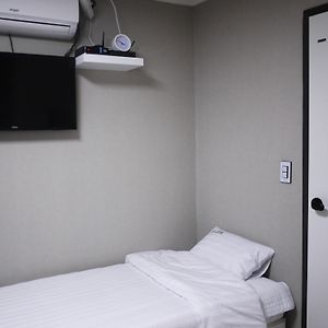 Single Room Private Bathroom
