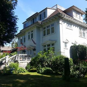 Balfour House