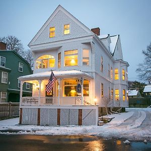 Chart House Inn