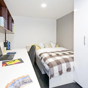 Deluxe Studio