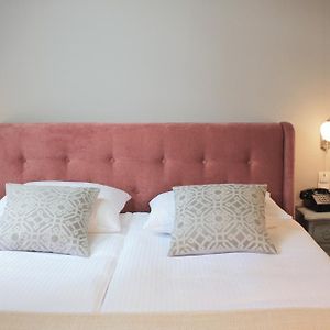 Comfort Queen Room