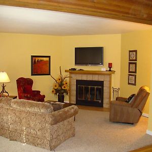 Deluxe Two-Bedroom Apartment