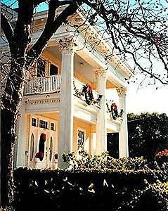 Evas Escape At The Gardenia Inn