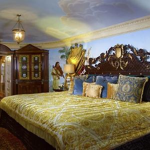 Gianni's Master Suite