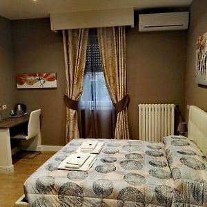 Tolli Rooms