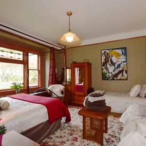 Budget King Room
