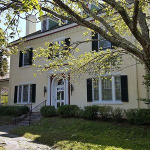 Morehead Manor Bed And Breakfast