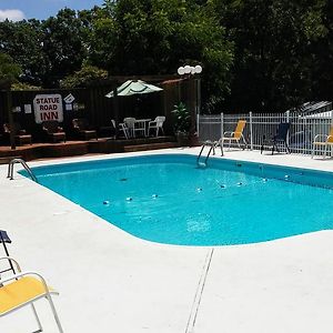 Passion Play Road Inn - Formerly Statue Road Inn