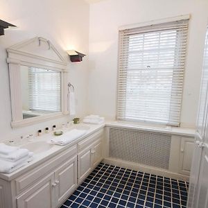Second Floor King Suite