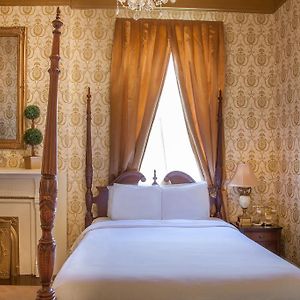 Premier Queen Room