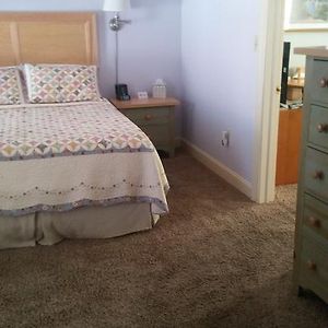 Deluxe Queen Suite