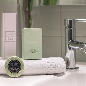 City Queen Room