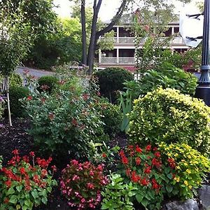All Seasons Inn