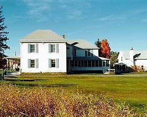 Spruce Lodge Bed & Breakfast & Guest Cottage