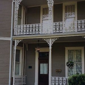 Laurel Manor Bed And Breakfast
