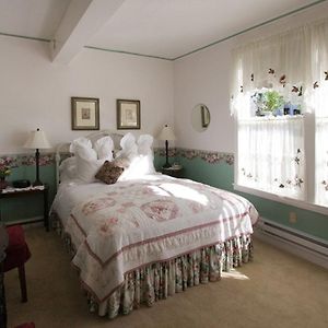Annie's Room Standard Queen