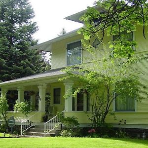 The Mcfarland Inn Bed And Breakfast