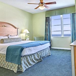 Deluxe One-Bedroom King Room