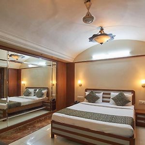 Club King Room