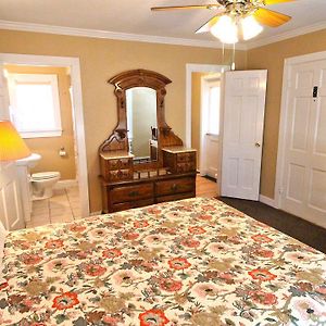 Top Floor Queen Room