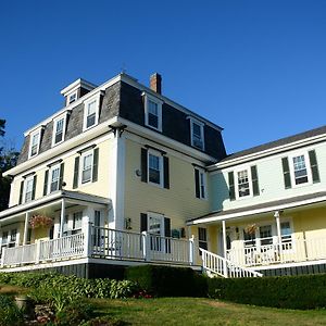 Harbor House Inn