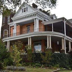 1890 Williams House Inn