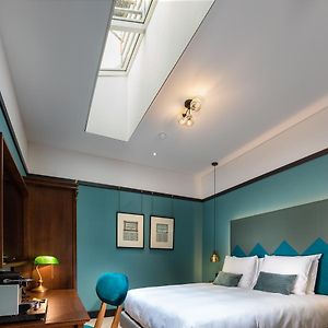 Economy Connecting Room