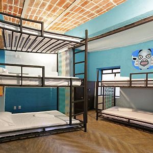 Dormitory Room Mixed