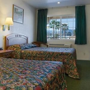 Queen Room Two Queen Beds Smoking