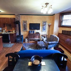 Deluxe Queen Studio