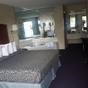 Deluxe King Suite Spa Bath
