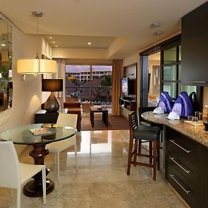 Family One-Bedroom Suite