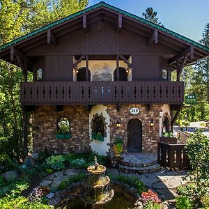 Storybook Riverside Inn