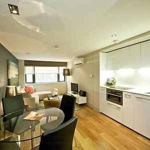 Deluxe One-Bedroom Apartment