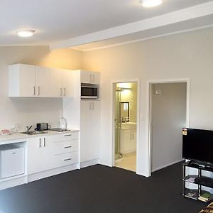 Deluxe Queen Studio